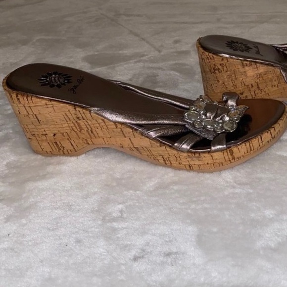 New Yellow Box Sandals - Picture 2 of 3